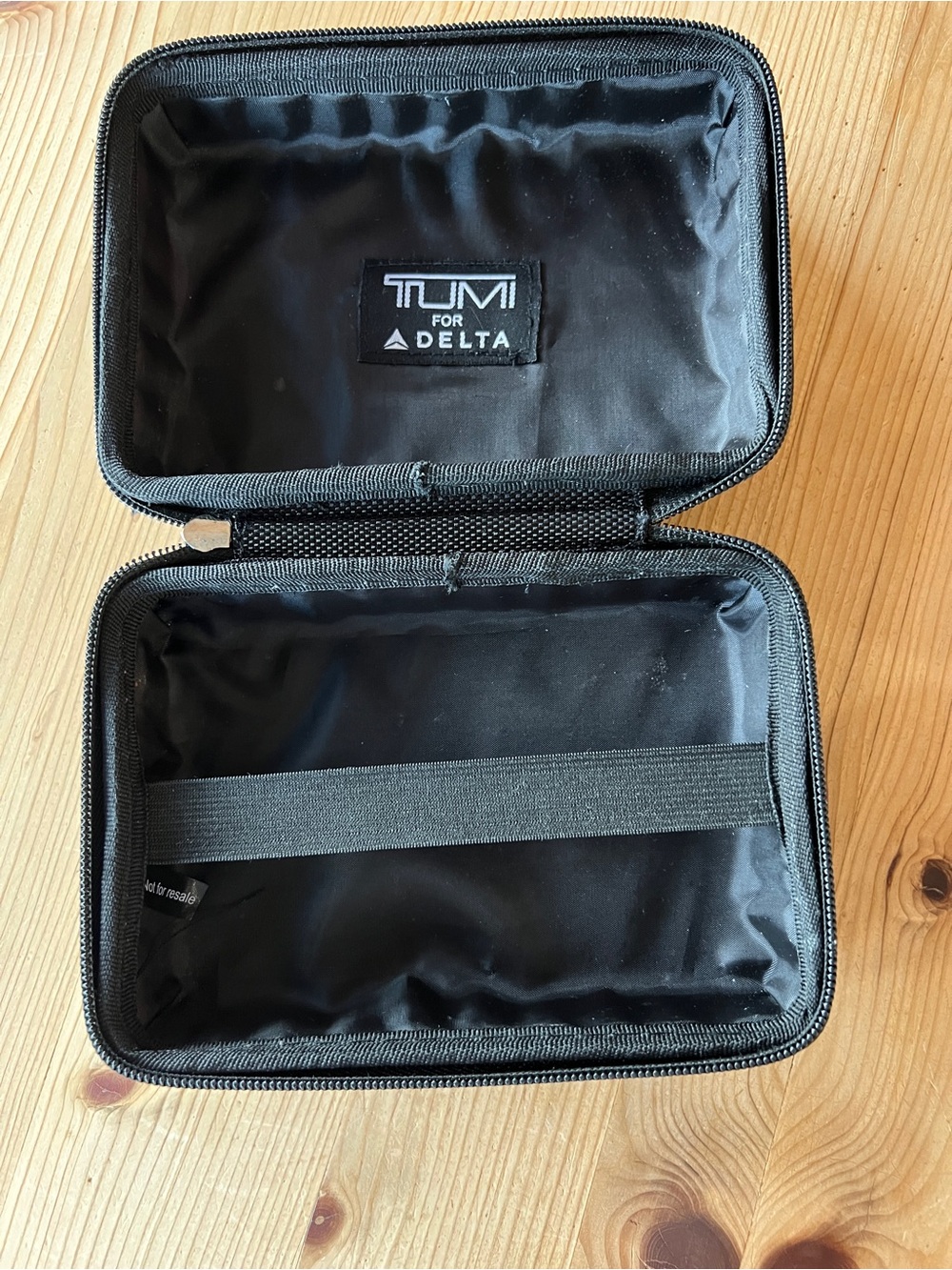 Tumi Silver-Gray Diagonal Ribbed Hard-Shell Pouch - Picture 4 of 8